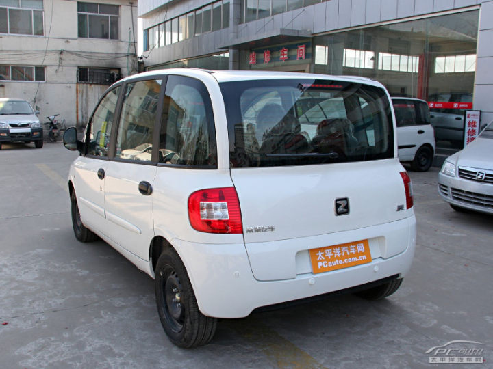 独特的换电模式 众泰朗悦e300纯电动车