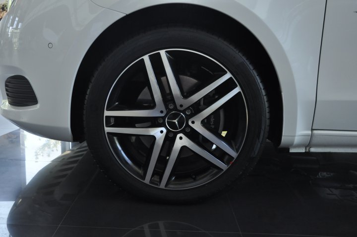 奔驰全新V级房车版 配车顶升降帐篷