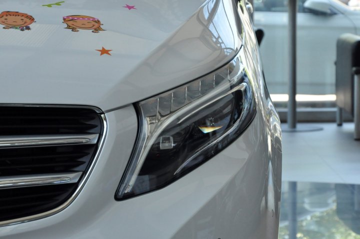 奔驰全新V级房车版 配车顶升降帐篷