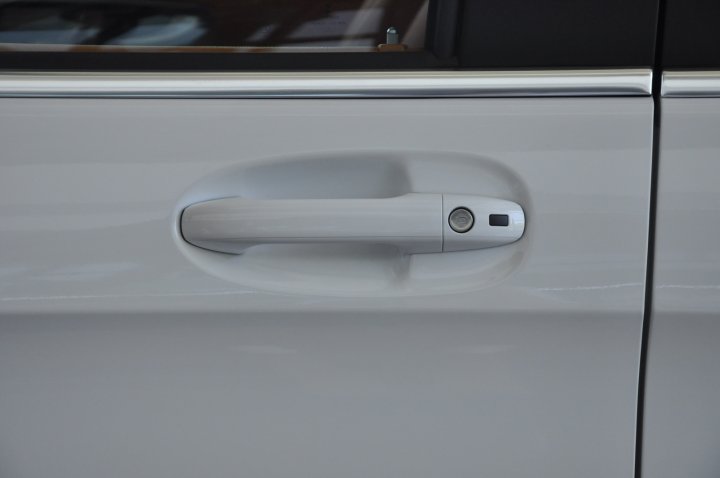 奔驰全新V级房车版 配车顶升降帐篷