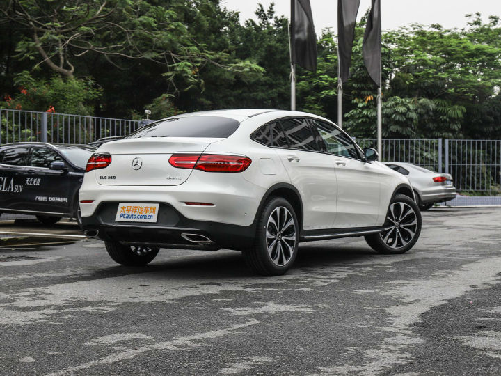 数鼎创始人蓬蕾于奔驰全国二手车大会发表演讲