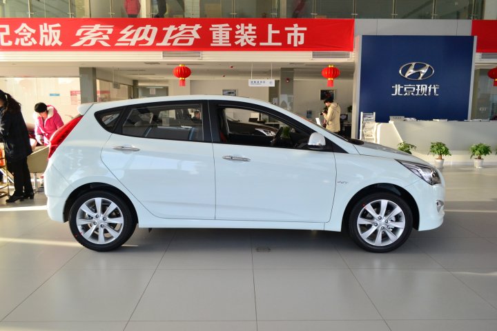 7.29万元起 现代瑞奕(瑞纳两厢)实拍解析