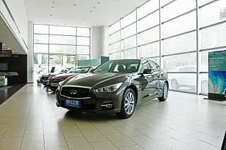 英菲尼迪Q50