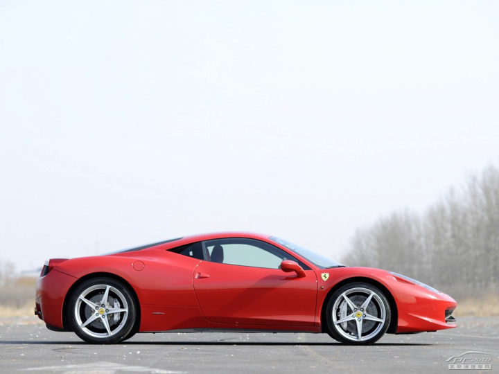 法拉利三款超跑惊艳湖南车展 品跃马激情