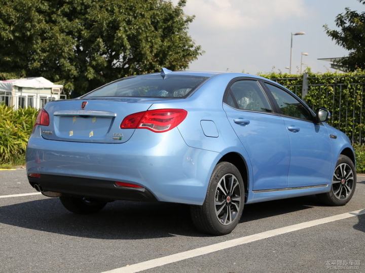 上汽集团 朱伦胜工程师为大家讲解车型