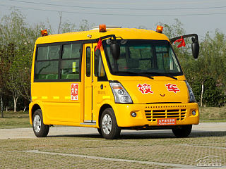 1.5L加长基本型封窗车5座L3C
