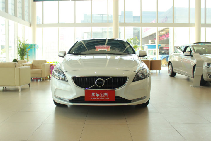 之前曝光的沃尔沃v30谍照