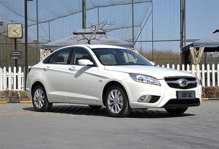 安顺万里行北汽绅宝