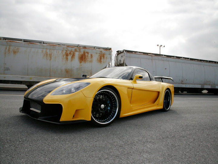 马自达rx-7猎装版 jdm粉丝的最爱 有点法拉利那味了