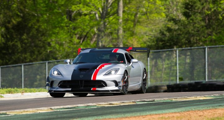 劲爆 新一代道奇viper下月亮相