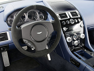 V8 Vantage中控