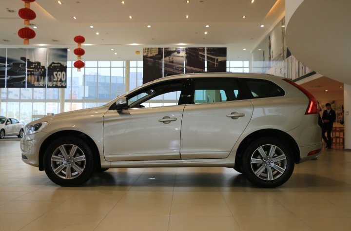 大连香周路沃尔沃旗舰店