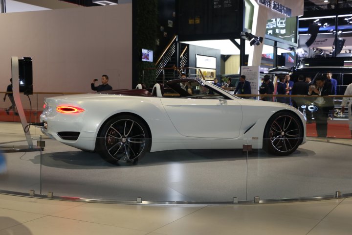 2017上海车展:宾利exp 12 speed 6e