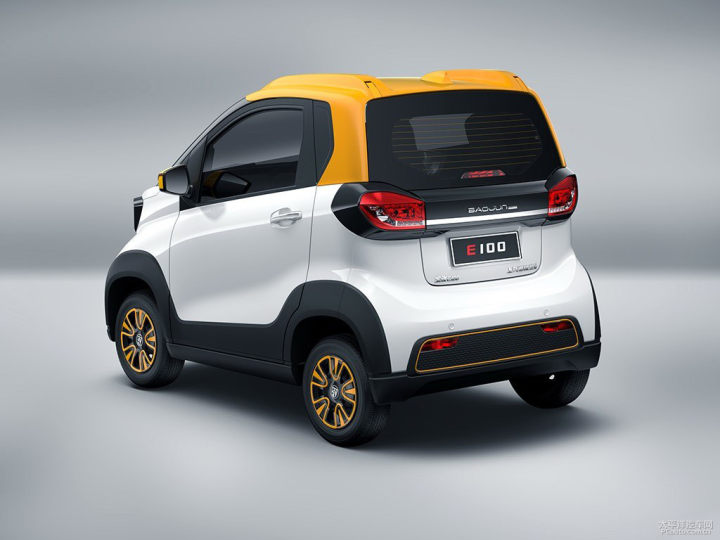 宝骏首款电动车e100实车图 或售4万元起