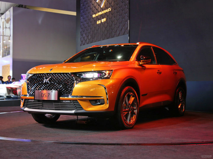 目前,国内汽车生产厂商大量使用传统油性涂料,这种涂料含有较多有机物