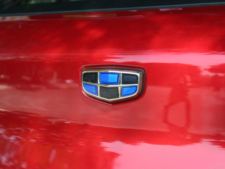 吉利远景缤越和吉利帝豪GS哪个好 根据个人喜