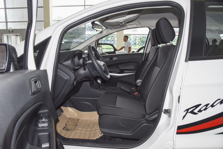 5l 自动精翼型参数配置_上海松江福特汽车4s店报价