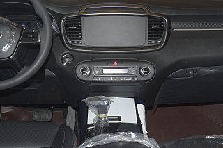索兰托L 2.4L 汽油4WD都市版 5座