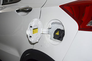 【雪山白EC220 经典版EC系列外观汽车图片_