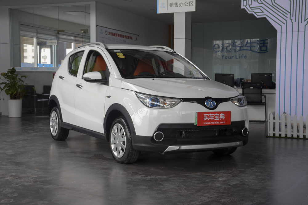 【雪山白EC220 经典版EC系列外观汽车图片_