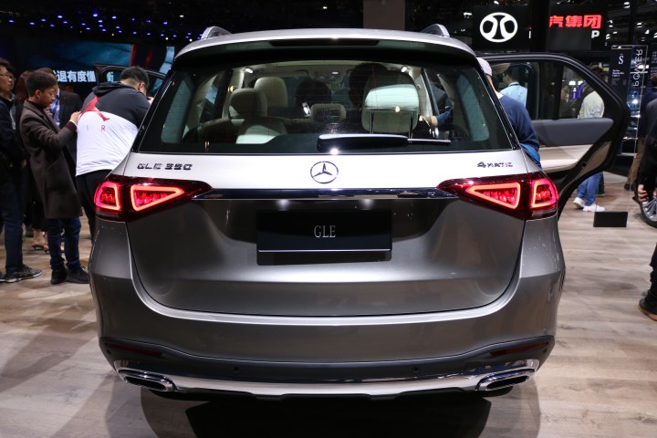 雷克萨斯新款SUV实拍!6座布局\/竞争奔驰GLE