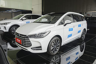 宋MAX新能源外观