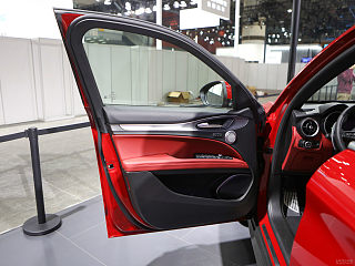 【阿尔法·罗密欧Stelvio图片】-阿尔法红-