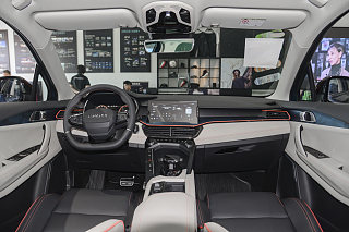 每天一款实拍车预售1206万起9月份上市小哥聊领克06