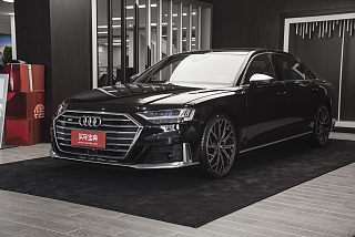 奥迪S8 2023款 S8L 4.0TFSI quattro