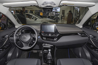 丰田C-HR中控