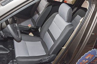 2.0L标准型平顶背掀门6座LJ481Q6