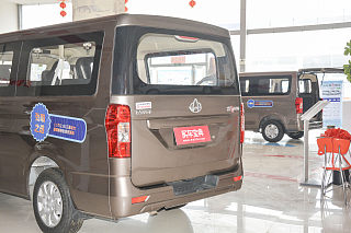 2.0L标准型平顶背掀门6座LJ481Q6