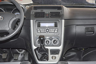 2.0L标准型平顶背掀门6座LJ481Q6