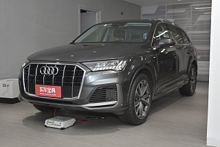 奥迪Q7 2023款 55 TFSI quattro S 尊贵型